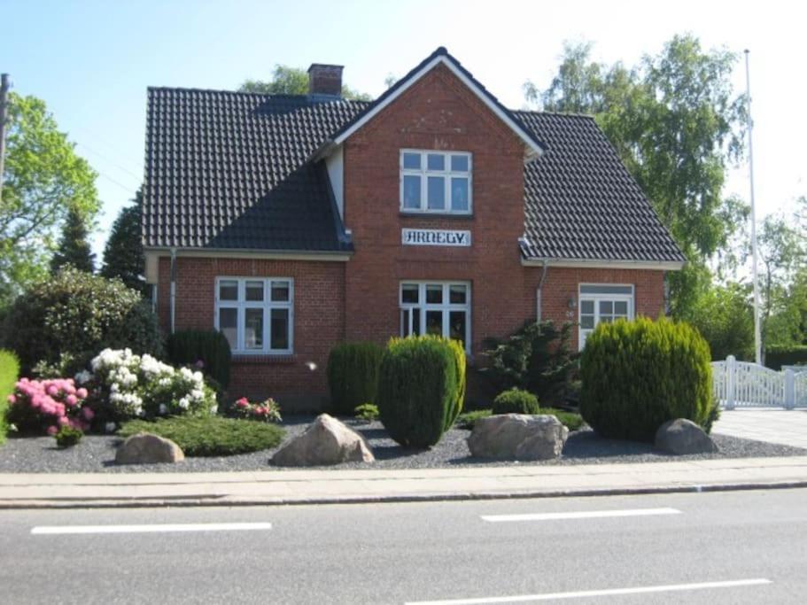 Large Modern Family Room - “Arnely” Tommerup Eksteriør bilde