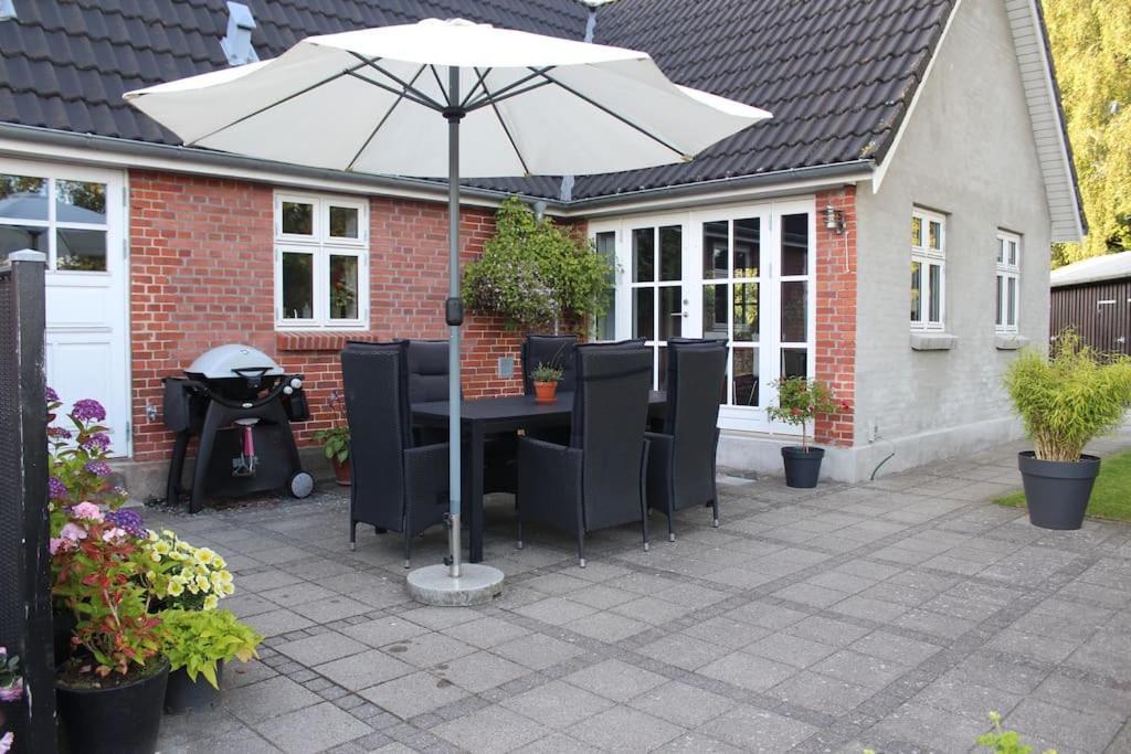 Large Modern Family Room - “Arnely” Tommerup Eksteriør bilde